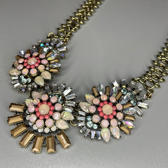 Gold tone statement necklace - Picture 1 of 5